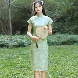 Etniska kl￤der Sexig Jacquard Satin Mandarin Collar Qipao Kort ￤rm Traditionell kinesiska kvinnor kn￤l￤ngd cheongsam kl￤nning