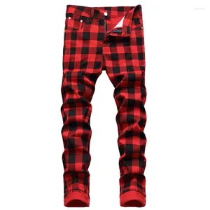 メンズジーンズ赤チェック柄男性ファッションスリムフィットストレッチパンツ韓国ミッドウエストストレートレッグオムカジュアルコットンデニムペンシルパンツ