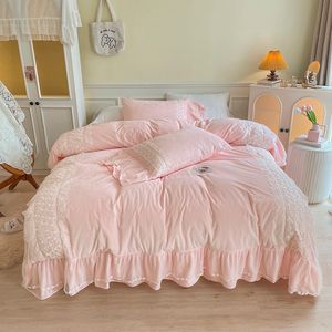 Bedding sets Vintage French Princess Bed Skirt Set Shaggy Velvet Fleece White Lace Ruffles Edge Duvet Cover Quilt Pillowcases 221205