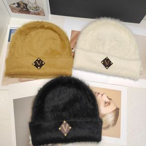 2022 Designers Fashion quality beanie fur unisex knitted hat classical sports skull hat ladies casual outdoor caps 3colors
