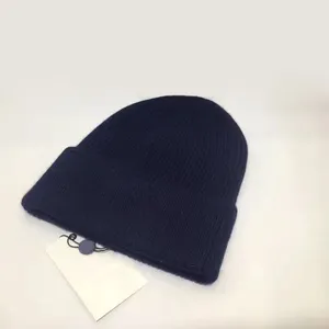 2023 Berretto autunnale e invernale Cappello lavorato a maglia caldo lavorato a maglia di lana da donna Cashmere Texture morbida e cerosa Super Fox Ball Personalizzato Alta qualità Più colori