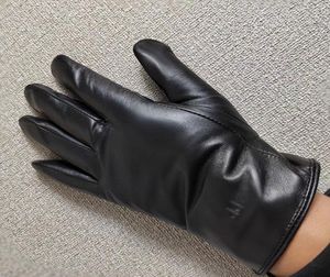 Designer Men039s Warm Gloves Fashion Sheepskin Fur One piece Leather Gloves Home Delivery9015080
