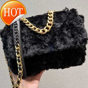 Woman Luxury Designer Hand Bill Shoulder Bags 2023 New Fashion Texture Fluffy Wool Envelope Multifunctional Portable Handbags Factory Direct Sales