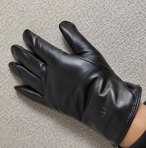 Designer Men039s Warm Gloves Fashion Sheepskin Fur One piece Leather Gloves Home Delivery3515309