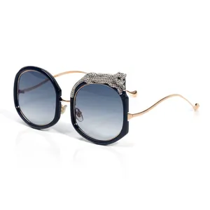 Moda Carti Luxury Luxury Sunglasses Designer Rodada para mulher Múltiplos estilos gradiente manadas de homem quadro espelhos clássicos com estojo de caixa Lunette por atacado