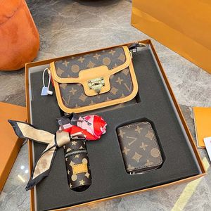 2022 Teknik Düz Renkli Kutu Seti Çok desenli küçük kare torbalarla çanta kovası ile birlikte geliyor Bir kutu üç paket güçlü pratiklik cüzdanı