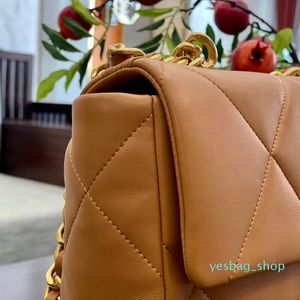 2022Ss Brown 19 Series Classic Flap Quilted Lambskin Bags Gold Metal Hardware Chain Handle Totes Large Capacity Outdoor 556 Purse Luxury Designer Handbags 26CM