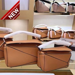Damen Designer-Taschen Luo Family Bag 2023 Neues echtes Leder Puzzlecolor Kontrastgeometrie One Shoulder Crossbody Handheld Splice Pillow Factory Direct Sales