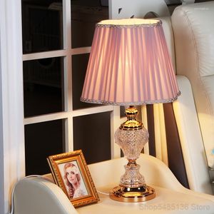 Lampade da tavolo Modern European Glass Pink Soggiorno Camera da letto Lampada da comodino Crystal Stand Light Home Art Deco Fixtures