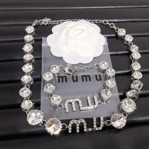 Colar de gargantilha de letra de cristal brilhante cartas de colares curtos para joias de moda para festas para presentes