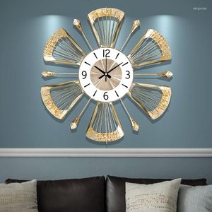 壁時計ヨーロッパの豪華な錬鉄製ホームリビングルームテレビ3Dステッカークラフトエルレストラン時計壁画飾り