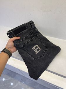 Marchi autunnali e invernali nuovo modello jeans di alta qualità confortevole materiale di cotone design moda ricamo forza elastica jeans firmati da uomo