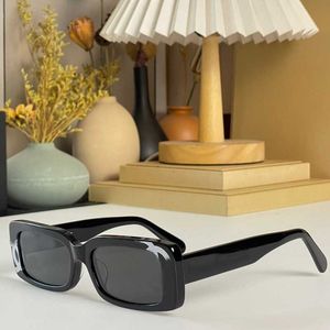 Neue Designer-Sonnenbrille 71473A, Luxusmarke, klassischer rechteckiger Rahmen mit Logo. Urlaubs-Shopping-Brille für Herren und Damen mit Originalverpackung