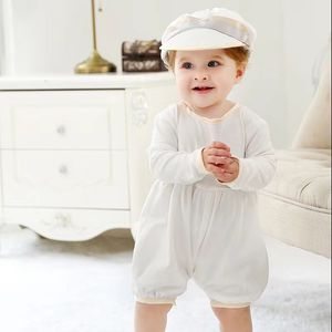 Кретные платья причастия для мальчиков из белых цельных шорт с шляпой два сета MQ7592