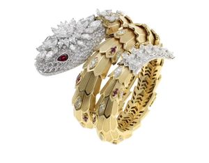 Il famoso braccialetto di serpente con polsino in oro dal design famoso esagera zirconi cubici con occhi rossi braccialetto di gioielli con testa di animale elasticizzato a tre strati in oro