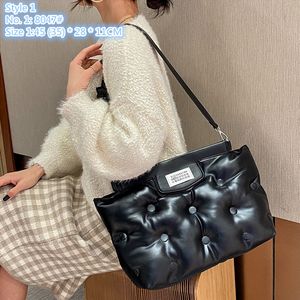 Wholesale factory ladies shoulder bag 6 colors in winter fashion light and comfortable fashion handbag simple Joker button solid color leather backpack