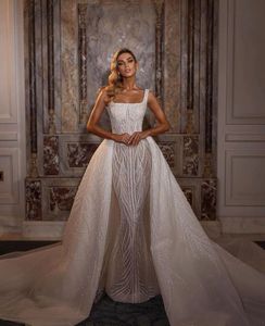Luxury Ball Gown Wedding Dresses Applices Bateau Straps ￤rml￶sa mousserande paljetter Ruffles L￶stagbar t￥g golvl￤ngd glittrande brudkl￤nningar plus storlek