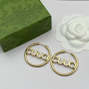 Brincos grandes de argola de marca, clássicos, banhados a ouro 18K, brincos de letra, material de latão, pingente, moda feminina, joias simples com caixa