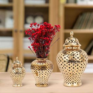 花瓶ピアスゴールドセラミックジンジャージャーは、家の装飾的なT221205のための蓋をして貯蔵瓶の花瓶彫刻格子寺院の瓶を刻みます。