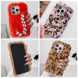 Diamond Pearl Phone Falls för iPhone 15 14 Pro Max 13 12 11 XR XS X 8 7 Plus Soft TPU Fashion Fluffy Fur Leopard äkta Rabbit Hair Heart Butterfly Wrist Chian Cover