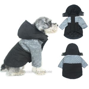 Дизайнерская одежда для собак. Брендовая одежда для собак. Зимнее пальто для собак с капюшоном.