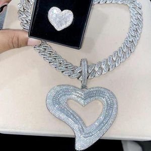 Zincirler Buzlu Bling CZ Big Boyut Kalp Kolye Kolye Tam Döşen Baget 5a Kübik Zirkonya Hip Hop Lüks Kadın Lady Jewelry