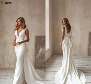 Modern Deep V Neck Mermaid Wedding Dresses With Big Bow Elegant Satin Boho Garden Bridal Gowns Sweep Train Sexig ￶ppen bakre mode BRODS DE MARIEE CL1587