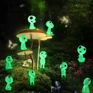 10pcs Luminous Fairy Doll Ornament Glow In the Dark Miyazaki Ghost Princess Garden Yard Decor Halloweenowe zapasy imprezowe