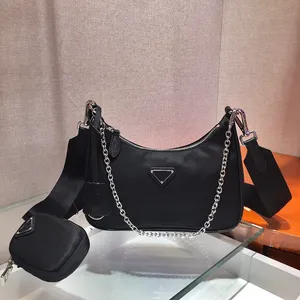 2022 luksusowy projektant torebki damskie torebki damskie na ramię Vintage nylonowe torby typu Crossbody Hobo moda damska łańcuszek pod pachami