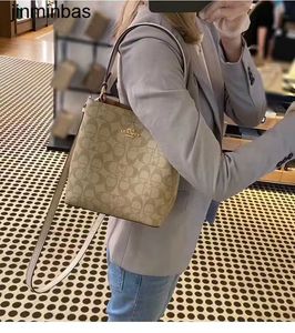 50% Discount in Stores 2023 Fashion Bag Aolai Counter Genuine Leather C-style Advanced Sense Autumn and Winter New Bucket Single Shoulder Diagonal Print