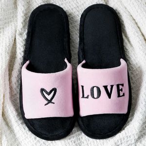 zapatos caseros nuevas mujeres zapatillas para casas moda de la punta abierta diseño de amor interior 2022 femenino plano de invierno sin deslizamiento de ocio
