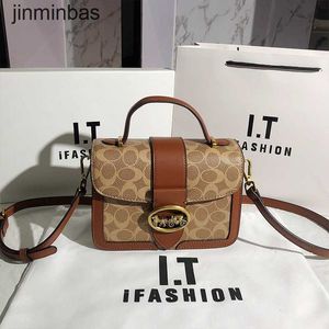 Desconto de 50% nas lojas 2023 Moda Bag Japane e coreano Novo Span Oblíquo Small Square Saco Contraste Versátil Postman Hong Kong Moda Um ombro