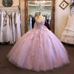 Dusty Rose Pink Quinceanera Abiti Ball Gown Prom Scollo a V 3D Fiori floreali Applique Abito da sera in tulle