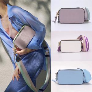 Kamera Crossbody Tasarımcı Çanta Kadınlar Mini Messenger Çantası Vintage Klasik Mektup 7a Erkekler Noel Hediyesi Siyah Kırmızı Yeşil Pu Lüks Kemer Omuz Çantaları