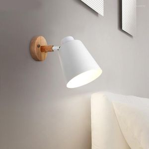 Lampade da parete Luci con base in legno Lampada da comodino Arte del ferro Sconce Luce moderna per camera da letto Amaretto nordico Testa dello sterzo a 6 colori