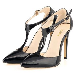 Sandaler Kvinnors modepekade tå t-strap Sandaler Buckle Ankel Strap Patent Leather Ol Casual High Heel Office Shoes Red Wedding Pumps T221209