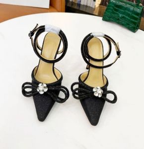 디자이너의 새로운 봄 섹시 패션 샌들 Bowknot 섹시한 뾰족한 모조 다이아몬드 여자 신발