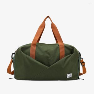 Duffel Väskor Travel Kort turné Weekender Sports Gym Bag Vattenbeständig fitnessbagage axel med skorfack