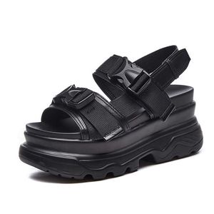 Sandals White Ladies Confortável Verão Design preto Plataforma Sapatos de praia 35-43 T221209 577