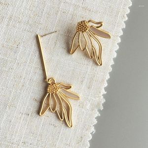 Ohrstecker, asymmetrische Blume, für Damen, koreanischer Goldton, Statement-Modeschmuck, Sommer, Europa, Y2k-Zubehör