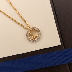 Collana di design di lusso collana da donna moda semplice stile classico con diamanti bicolore regali opzionali per dare incontri sociali applicabili