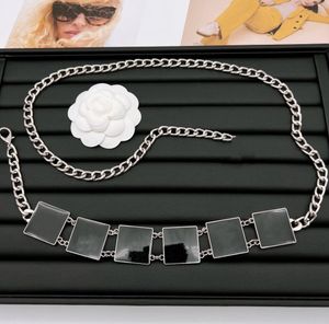 Cinturones de cadena de cintura de metal para mujer Diseñadores Cinturón de eslabones de marca de lujo Mujeres Colgante de letras Cadenas Cinturones Cinturones de cintura de oro vintage Faja Accesorios