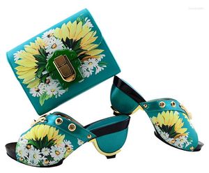Sandalen Elegant Water Blue Ladies Pumps Afrikaanse schoenen Match Handtas Set en Prints Yellow Flower For Dress GL01 Heel 7,5 cm