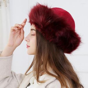 Beralar Kış Kürk Bombardıman Şapkaları Kadınlar İçin Kalın Kürklü Sıcak Rus Şapkalı Kabarık Fuffy Sevimli Lady Ski Kapakları Moda Kafa Bandı
