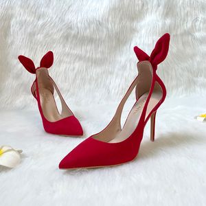 2023 Scarpe a tacco cavo in pelle scamosciata all'inizio della primavera Nuovo designer Bowknot Wedding Cuoco tallone sottile da 10 cm Teli alti Slip sul marchio scarpa Boccia rossa Sandali da stiletto