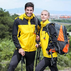 メンズベスト2022春と秋の屋外の登山愛好家は、1つの多機能グループ購入アサルトジャケットに3人