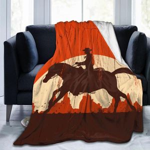 Coperte Morbida e calda coperta di flanella Cowboy con cavallo in corsa Cartello in legno Viaggio invernale portatile Divano letto sottile