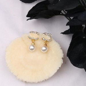 Earrings 18K Gold Plated Designers Brand Earrings Designer Letter Ear Stud Women Crystal Pearl Geometric Earring for Wedding Party Jewerlry Accessories ER0008