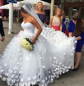 Amazing 3D Butterfly Appliques Court Train Princess Tulle Bride Dresses Sweetheart Dubai Outdoor Ball Gown Wedding Dress