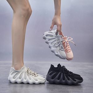 Fashion lovers' low top flying woven shoes 2022 new lace up running shoes casual student board shoes